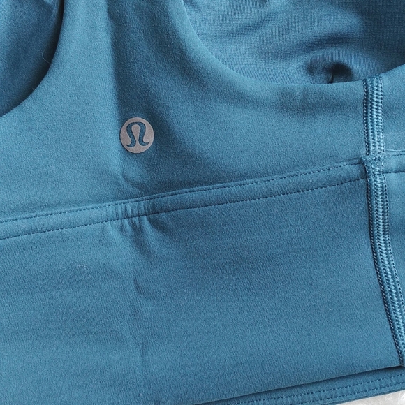 Women lululemon sports bra - Picture 2 of 6